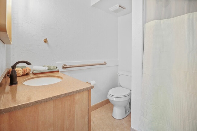 Building Photo - 13 Royal Palm Way