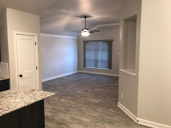 Building Photo - Charming 2 Bed / 2 Bath Duplex in Trimmier...