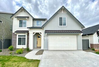 Building Photo - BEAUTIFUL 4 bed 2 1/2 Bath Located in Cent...