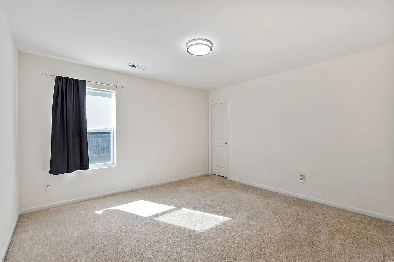 Building Photo - 4221 Lochurst Dr