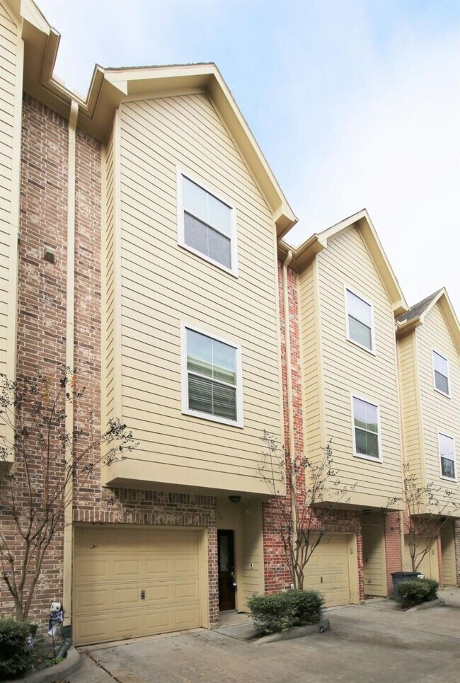 Building Photo - 2902 Chenevert St