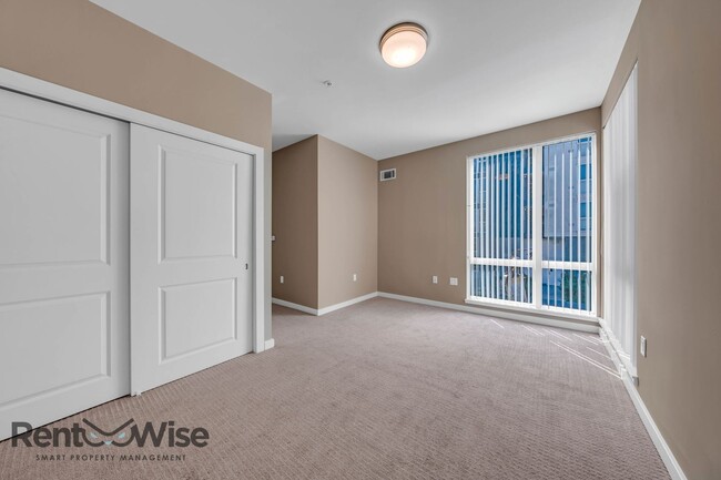 Building Photo - 298 Friedell St