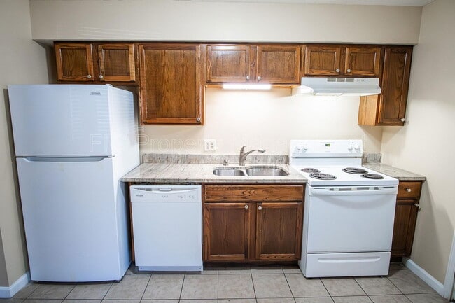 Building Photo - 936 Chadwick Dr