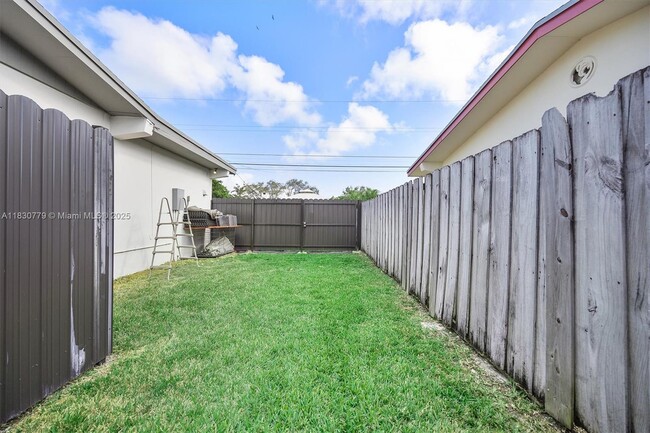 Building Photo - 9570 Jamaica Dr