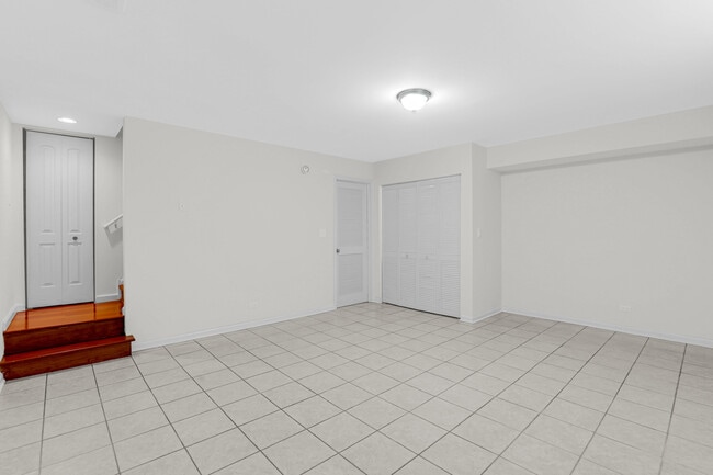Building Photo - 4879 N Winthrop Ave