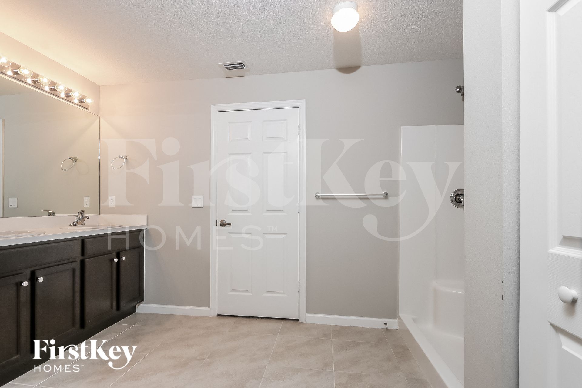 Building Photo - 623 SW Homeland Rd