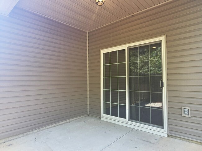 Building Photo - 697 Red Cedar Ct