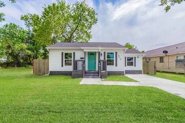 Building Photo - 415 7th Ave N