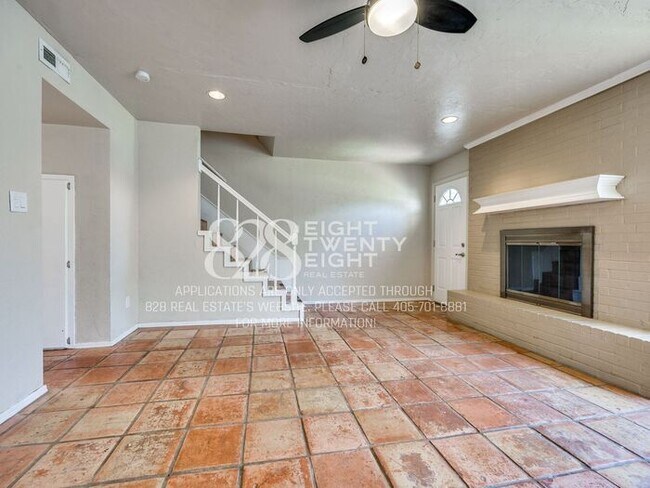 Building Photo - *AVAILABLE NOW!* Spacious 3 Bed/2.5 Bath Condo in East Norman!