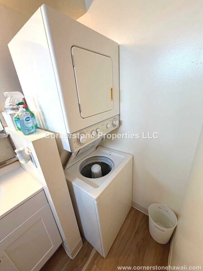 Building Photo - 1060 Kamehameha Hwy