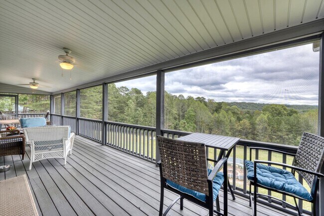 Building Photo - 586 Sun Valley Dr