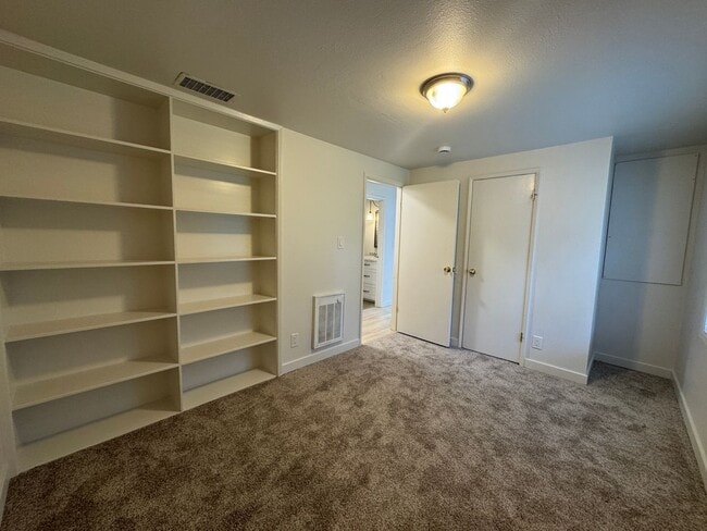 Building Photo - 3Bd/1Ba Mountlake Terrace House