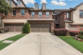 Building Photo - Luxury 3 Bedroom Townhome