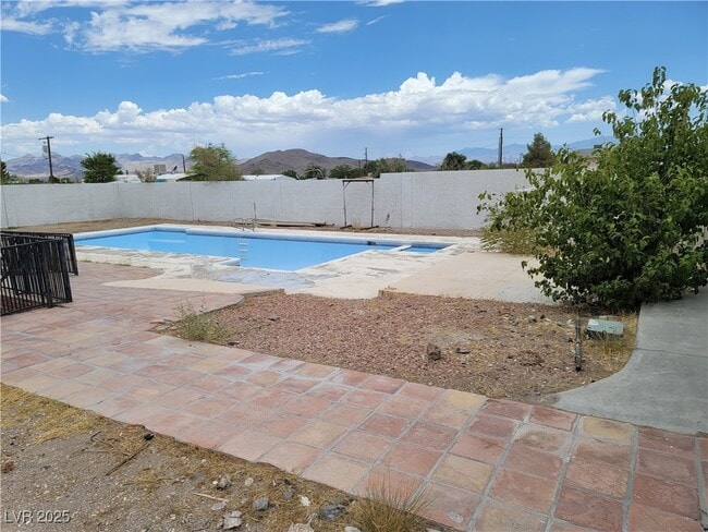 Building Photo - 664 Sky Rd