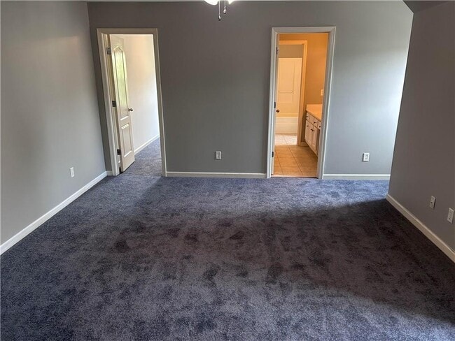 Building Photo - 4901 Planters Walk