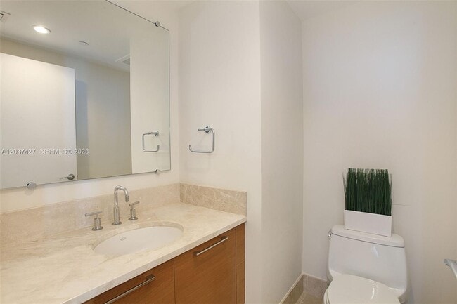 Building Photo - 17001 Collins Ave