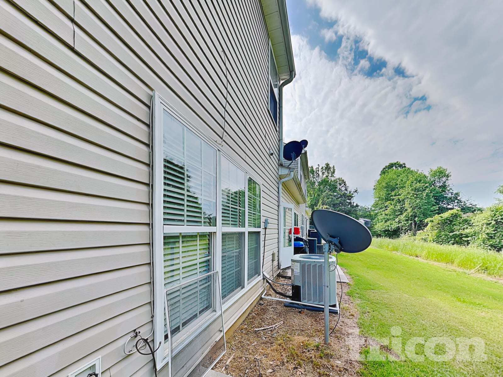Building Photo - 4872 Sierra Way