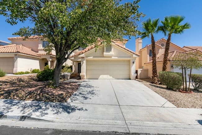Building Photo - SUMMERLIN, SPACIOUS, 4 BED HOME WHITH A LARGE BACKYARD