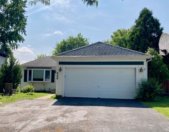 Primary Photo - 460 Dover Dr