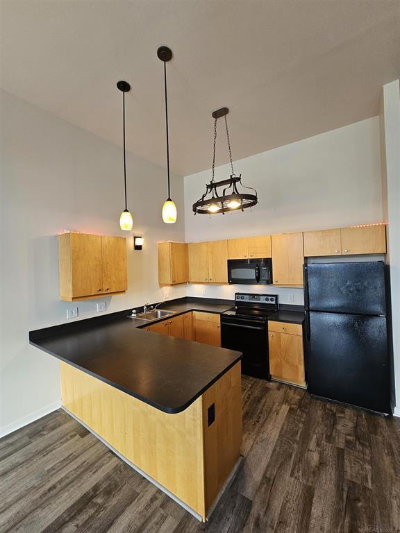 Building Photo - Downtown Mount Clemens Loft 2 Bedroom, 1 Bath Top Floor, Garage. Soaring 20-Foot Ceilings, Dramat...