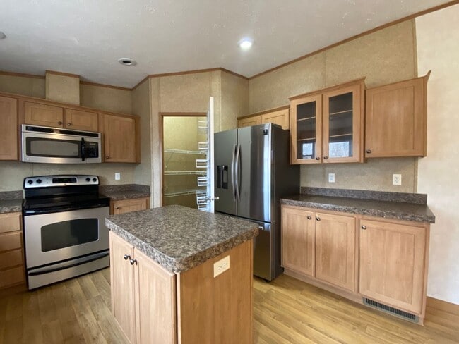 Building Photo - Great location on Monkey Island at Grand Lake!