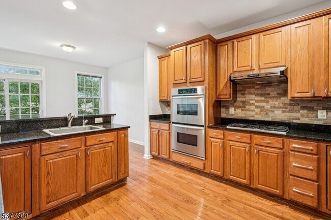 Building Photo - 84 Henning Terrace