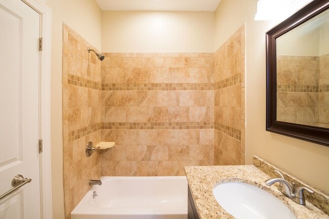 Building Photo - Contemporary Three Bedroom Home in Point Breeze
