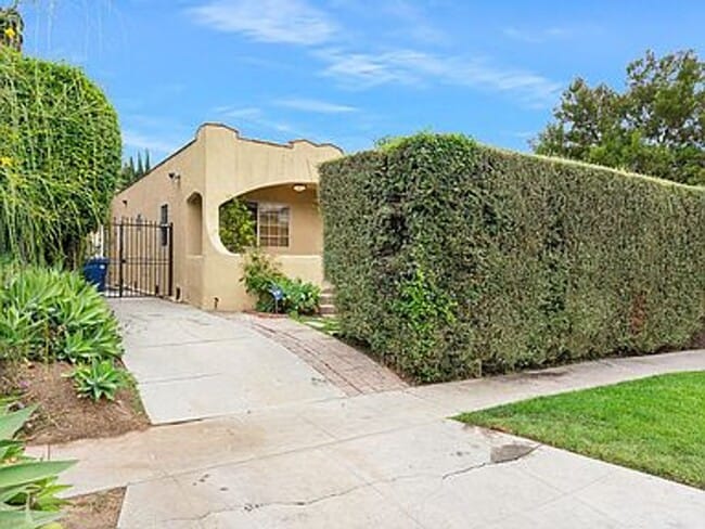 Primary Photo - Private Single Family Home in Central Quie...