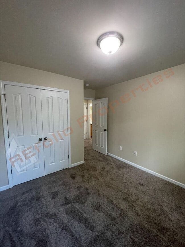 Building Photo - Beautiful 3-bedroom, 2.5-bath townhome