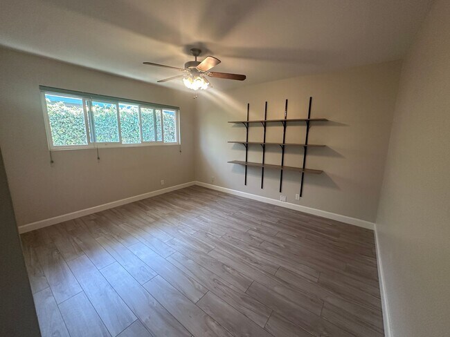 Building Photo - BACK ON MARKET - 3 bed 2 bath fully remode...