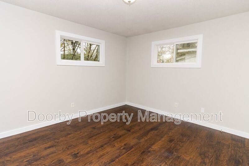 Building Photo - 1104 N Hawthorne St