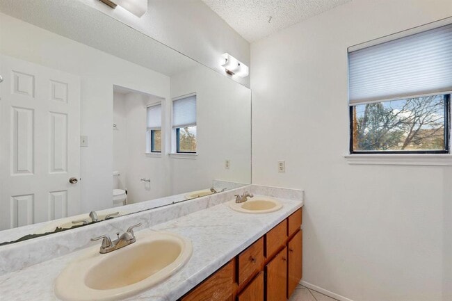 Building Photo - 11918 Snow Finch Rd