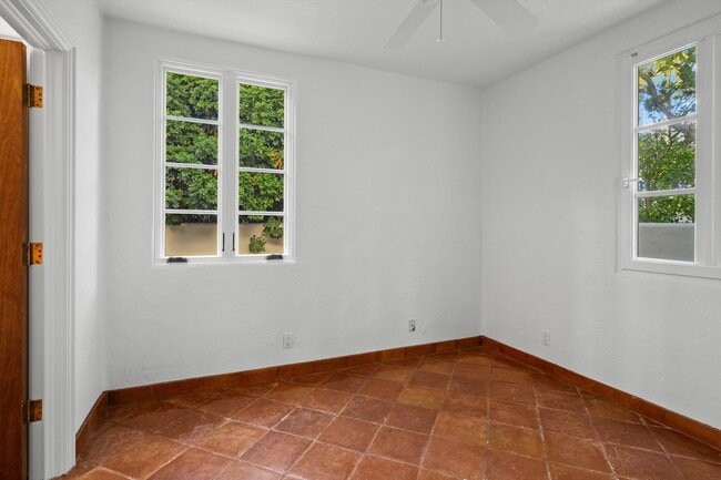 Building Photo - 240 N Ocean Blvd