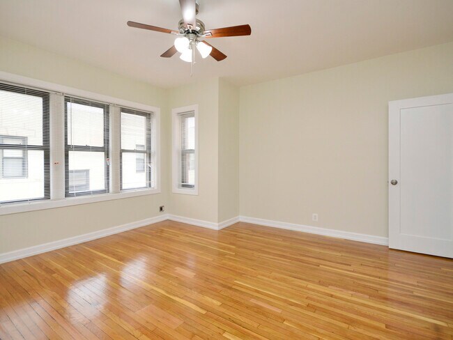 Building Photo - 4212 N Pulaski Rd