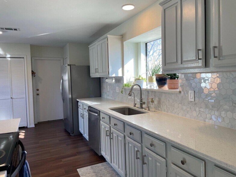Updated kitchen with modern appliances, tile backsplash, and plenty of counter space. - 2401 Thistle Ct