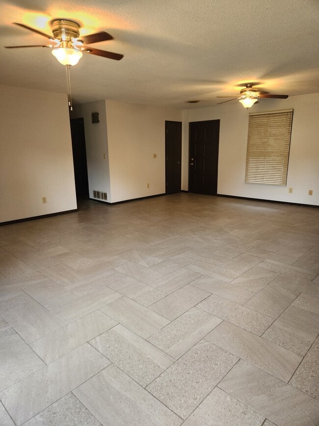 Building Photo - 918 W Cape Rock Dr