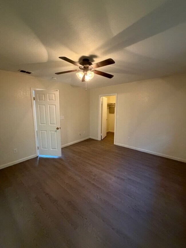 Building Photo - 7585 Twin Oaks Ave