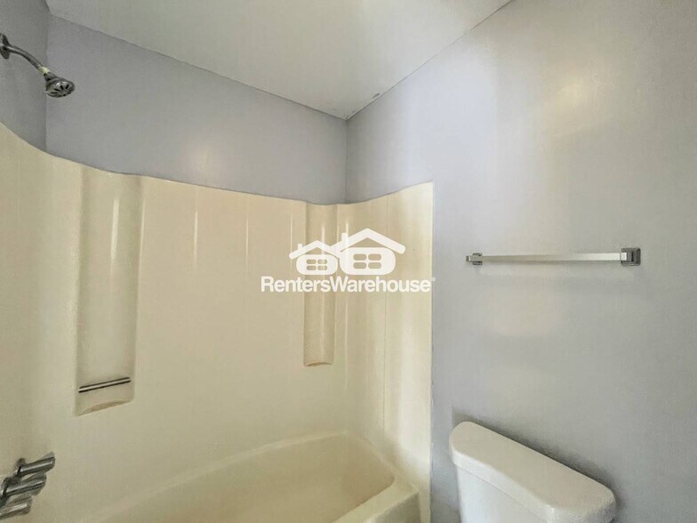 Building Photo - 651 Ridge Cir