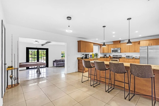 Building Photo - 18735 NE 18th Ave