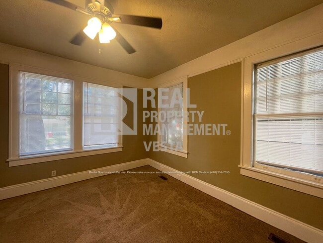 Building Photo - 1096 Hillyer Ave