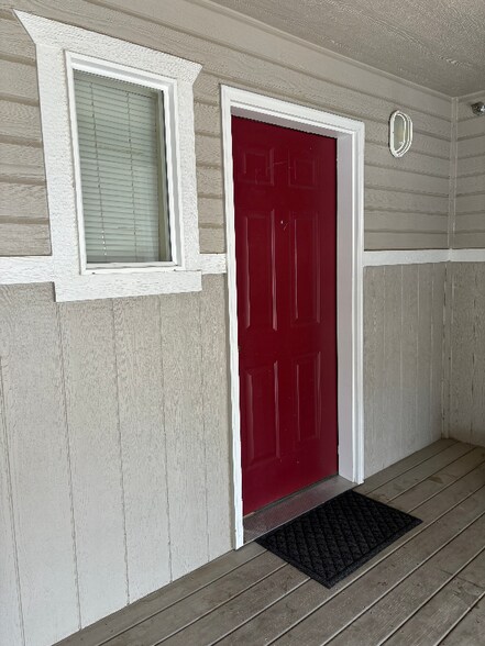 Building Photo - 6405 Chapel Hill Blvd