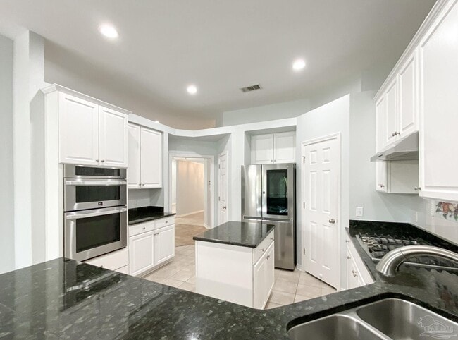 Building Photo - 9678 Westgate Cir