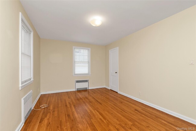 Building Photo - 19 Anstice St