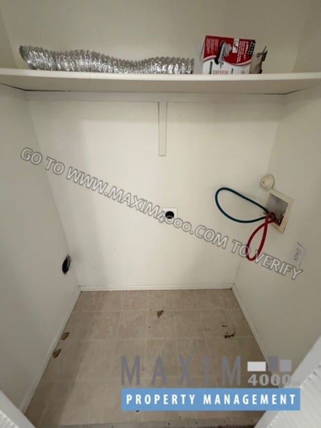 Building Photo - 483 David Ct