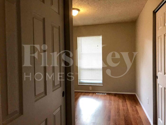 Building Photo - 6863 Foxbend Ct