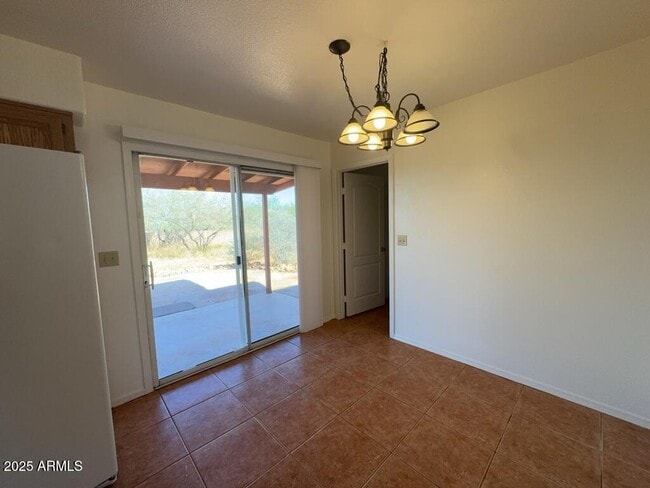 Building Photo - 4865 E Kensington St