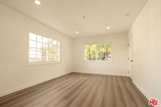 Building Photo - 1109 Pine Dr