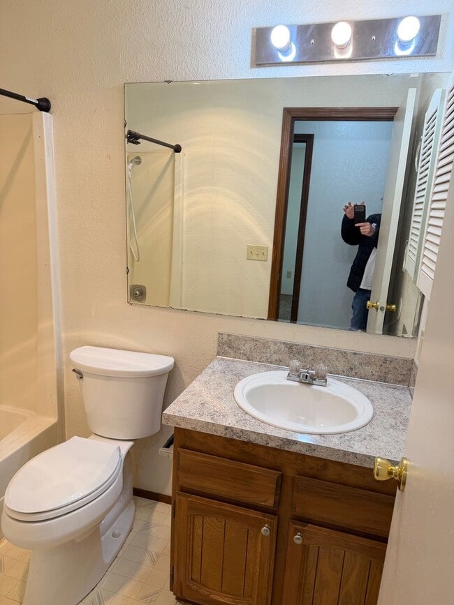 Building Photo - 3 bedroom 2 bath house in Thurston!