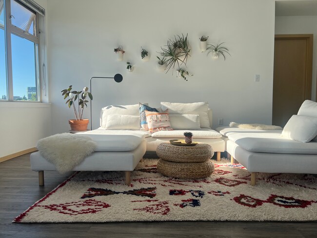 Building Photo - 425 23rd Ave S