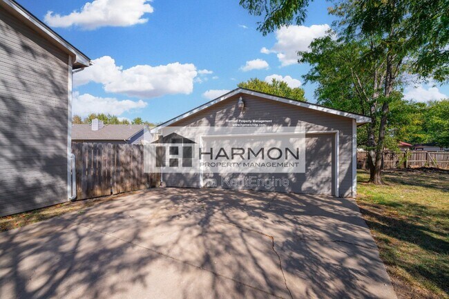 Building Photo - 2138 S Fieldcrest Cir
